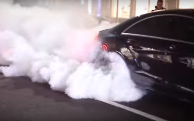 Mercedes-Benz CLS AMG Gives London Civilians a Faceful of Burnouts