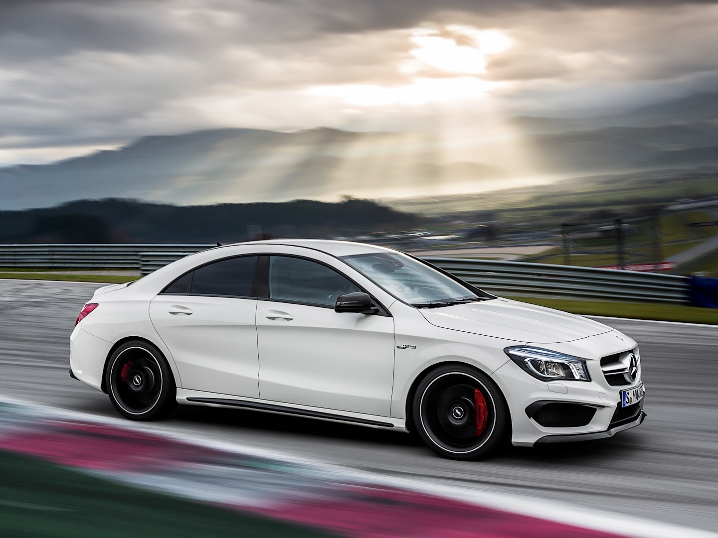 new cla-45-amg-gets-track-tested-by-digital-trends-photo-gallery_12
