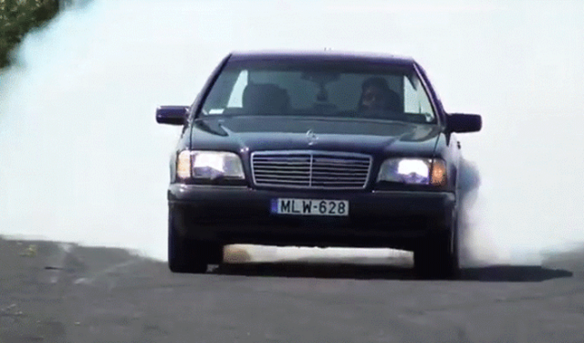 Beastly Mercedes-Benz W140 S-Class Makes Burnouts Look Simple