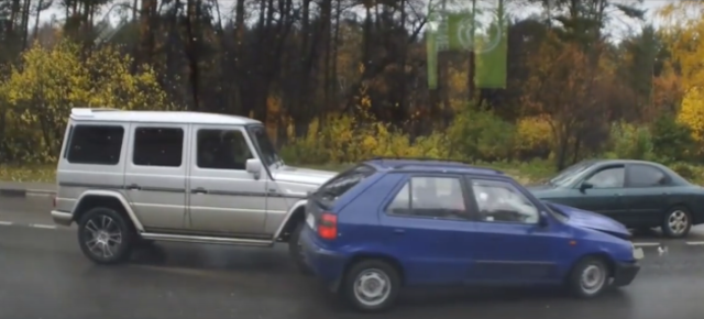 Watch Russian Elitists Crash Their Mercedes G-Wagens