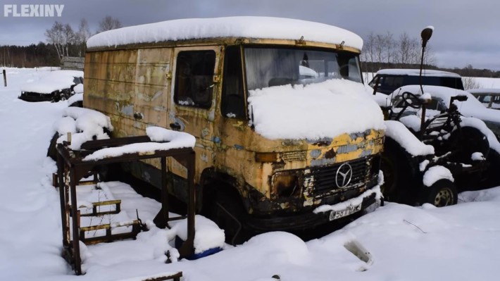 Old and Forgotten Mercedes 407D Van Fires Up After 12 Years