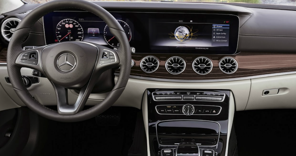 Mercedes Benz G-Class interior 