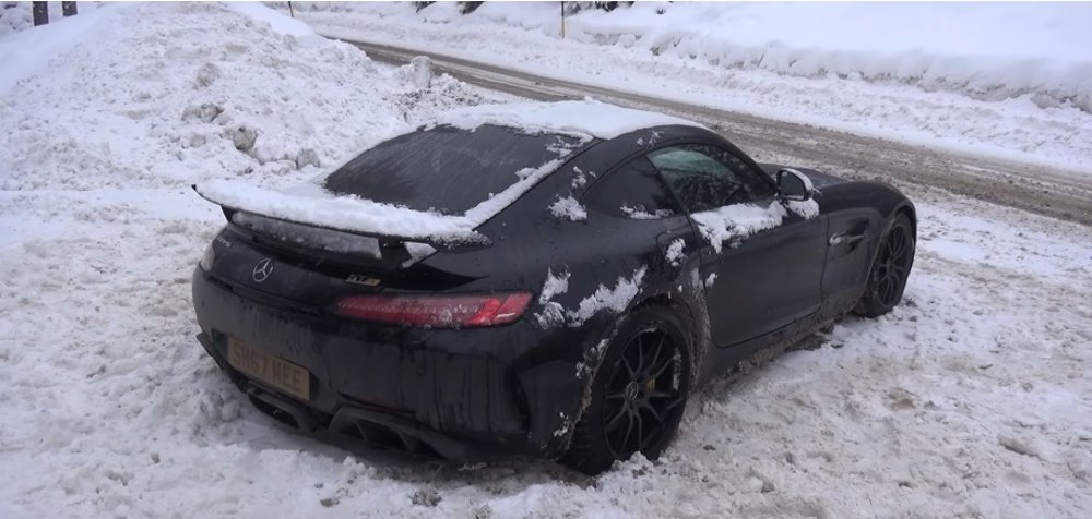 AMG GT-R Stuck in Snow