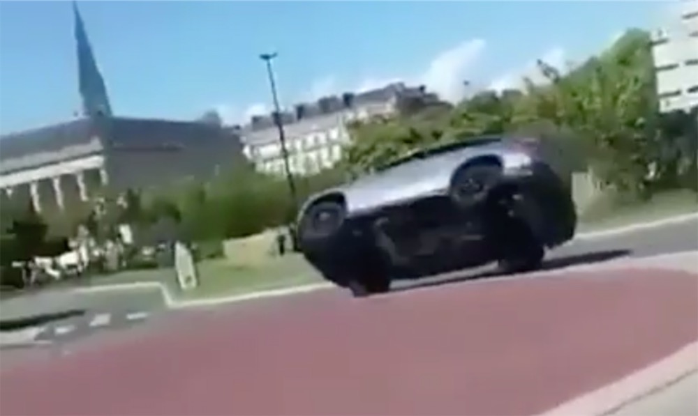 Mercedes-Benz Driver Wins ‘Dumbest Accident’ Award in France