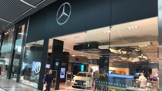 What are Mercedes Pop Up Stores?