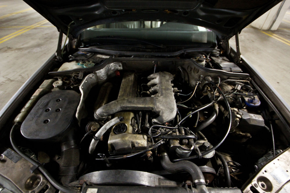 W124 Mercedes-Benz Engine