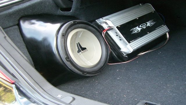 Mercedes-Benz C-Class: How to Install Amplifier