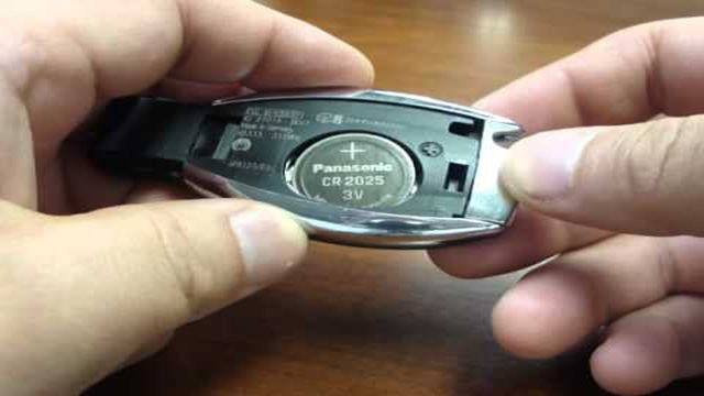 Mercedes-Benz C-Class: How to Replace SmartKey Battery