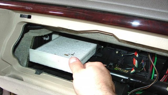 Mercedes-Benz C-Class: How to Replace Cabin Air Filter