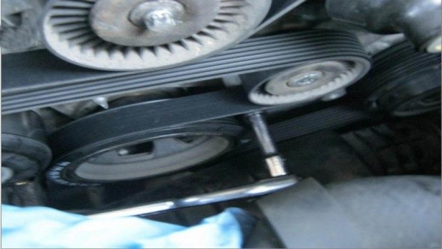Mercedes-Benz C-Class: Why Are My Accessory Belts Noisy?
