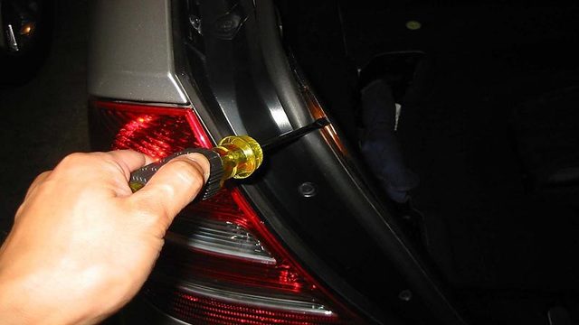 Mercedes-Benz E-Class and E-Class AMG: How to Replace Tail Light Bulb