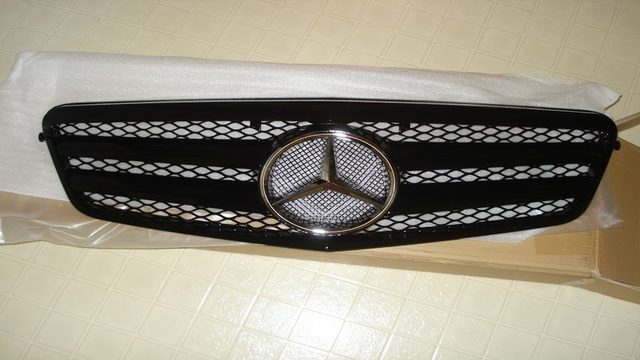 Mercedes-Benz E-Class: How to Remove Front Grille