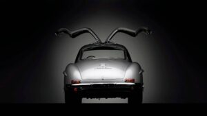 Mercedes-Benz History: M-B 300 SL Gullwing and Other Famous Rides