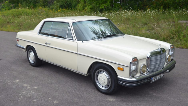 DAILY SLIDESHOW: 1971 Mercedes-Benz 250C Found in Junkyard