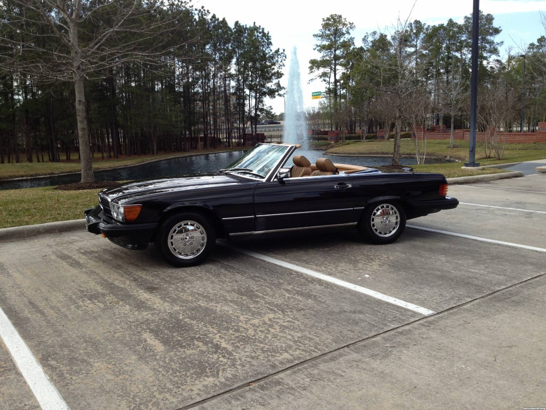 rewillia 1988 560SL roadster car of the month rick and lydia williams