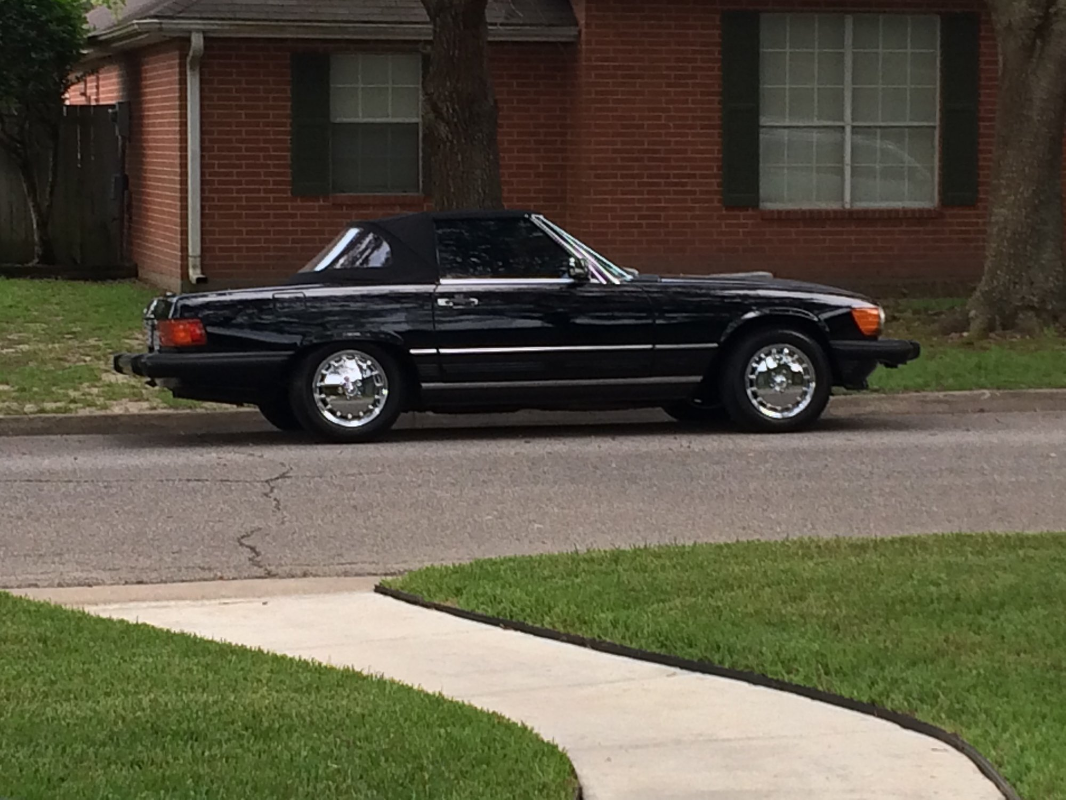 rewillia 1988 560SL roadster car of the month rick and lydia williams