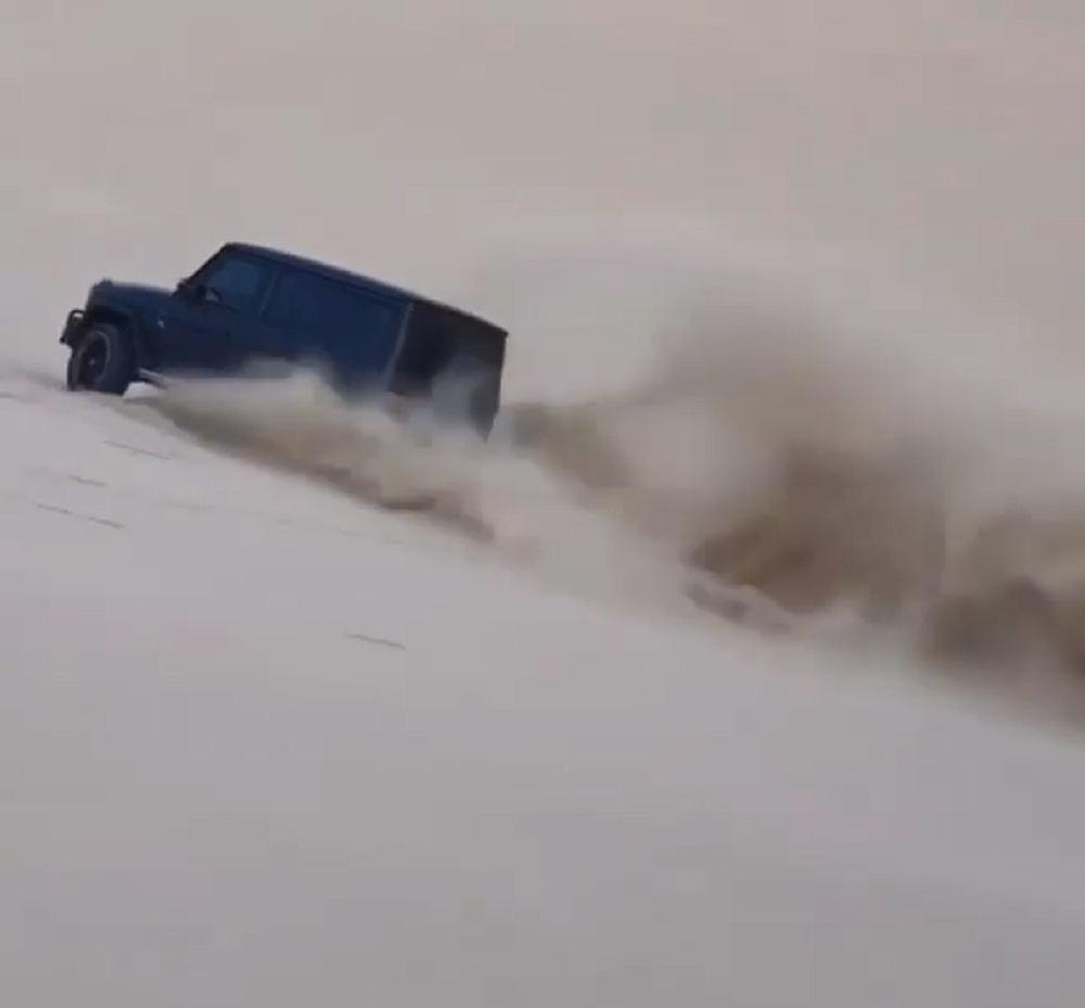mbworld.org Mercedes-AMG G 63 Rips and Roars Across Dunes