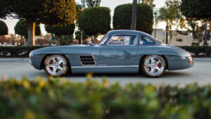 Cloning a $1M Car_ Mercedes 300SL With a Modern Engine_Chassis - YouTube (1)