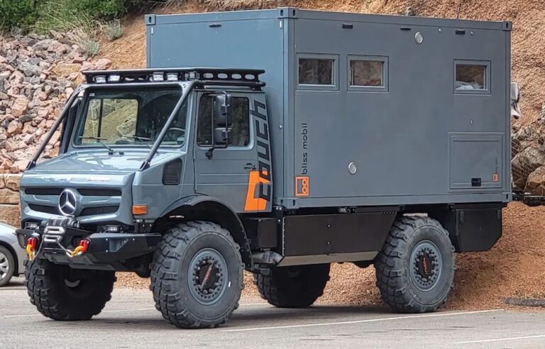 These Amazing Mercedes-Benz Unimog Restomods Are Now Available in the U ...