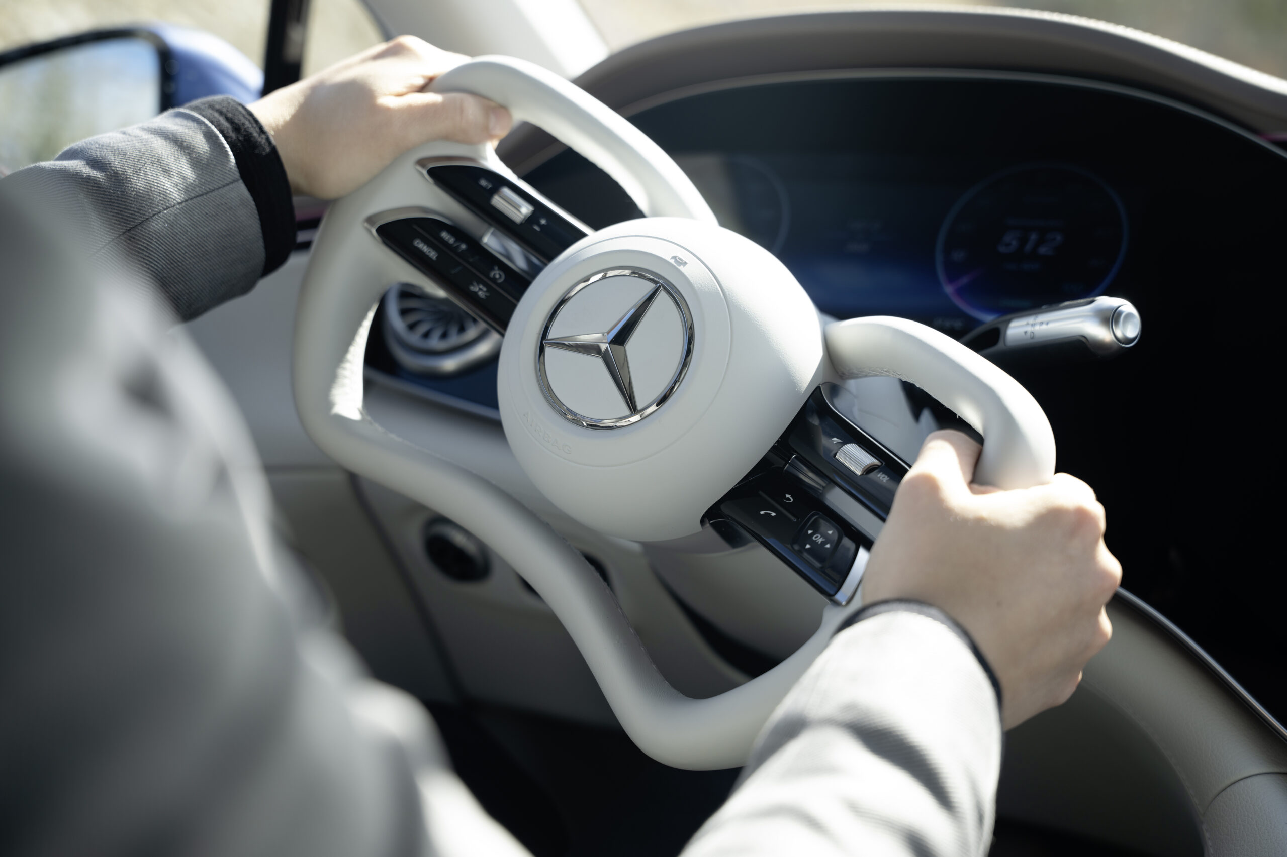 Steer-by-Wire wird Realität bei Mercedes-Benz: völlig neuartiges Lenkgefühl kombiniert mit maximaler Sicherheit Steer-by-wire becomes reality at Mercedes-Benz: a completely new steering experience combined with maximum safety