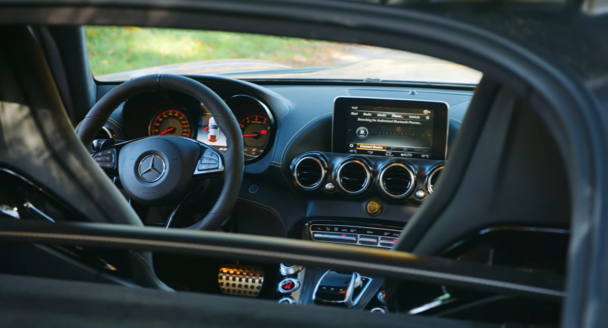 Throttle House Reviews a Swivel-Eyed Mercedes-AMG GT R Track Day Weapon