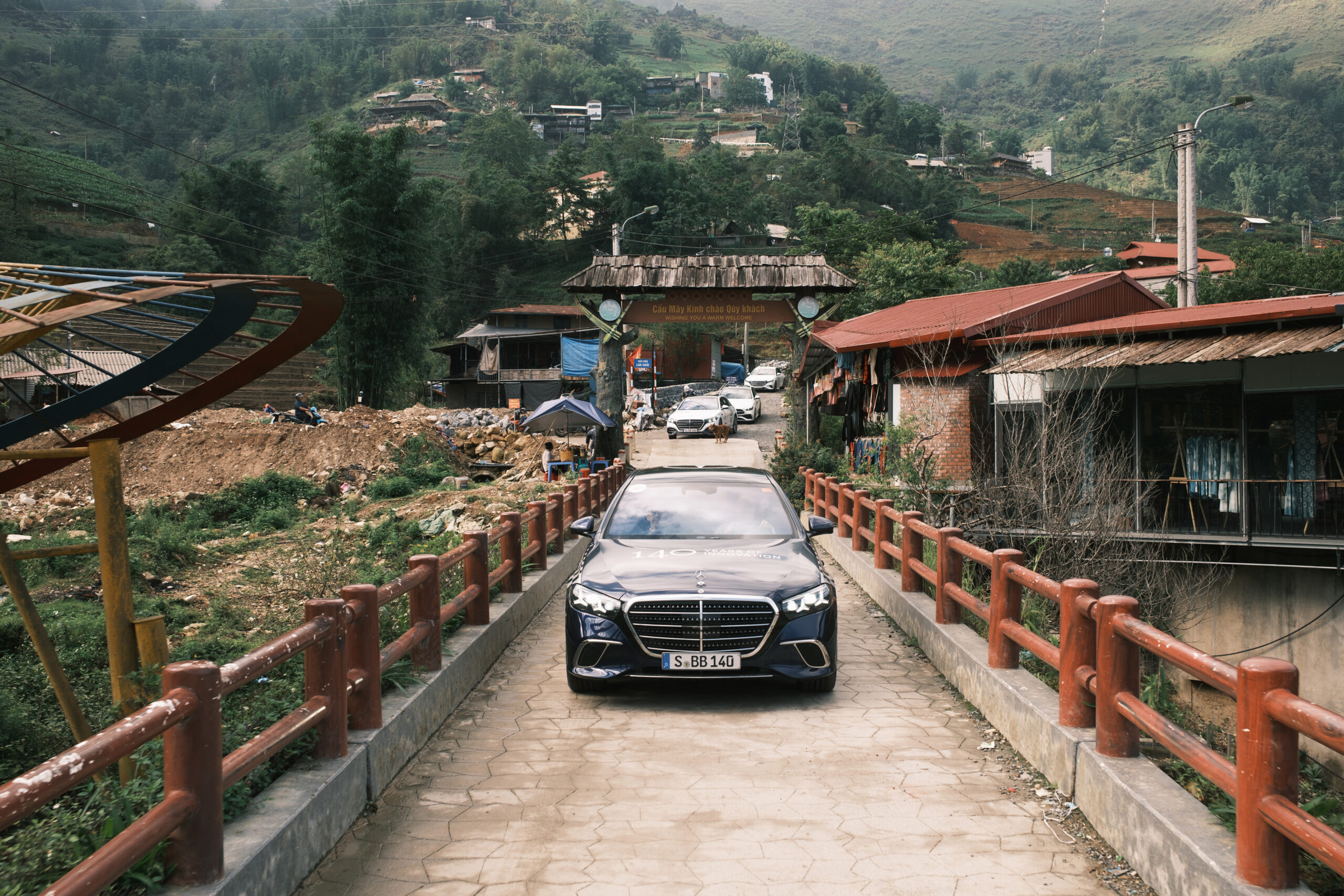 140 Years. 140 Places. Die neue S‑Klasse ist in Südostasien angekommen – Impressionen vom ersten Stopp in Sapa, Vietnam
140 Years. 140 Places. The new S‑Class has arrived in Southeast Asia – impressions from the first stop in Sapa, Vietnam
